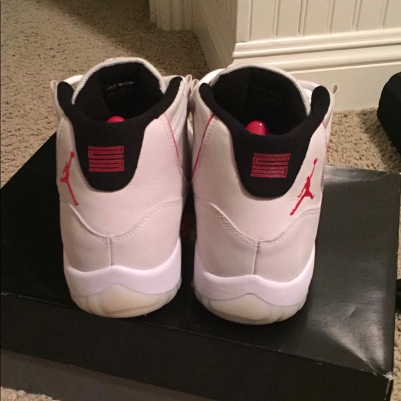 Jordan 11 Retro Platinum Tint - Picture 3 of 4
